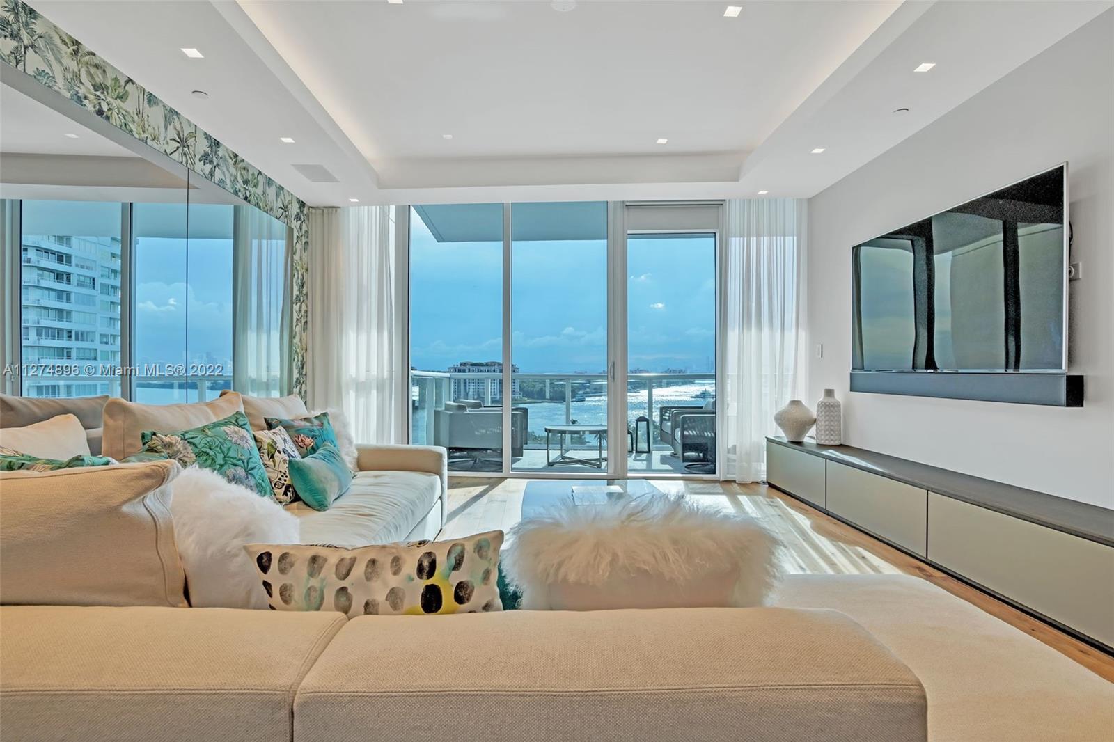 100 S Pointe Dr, Miami Beach FL 33139