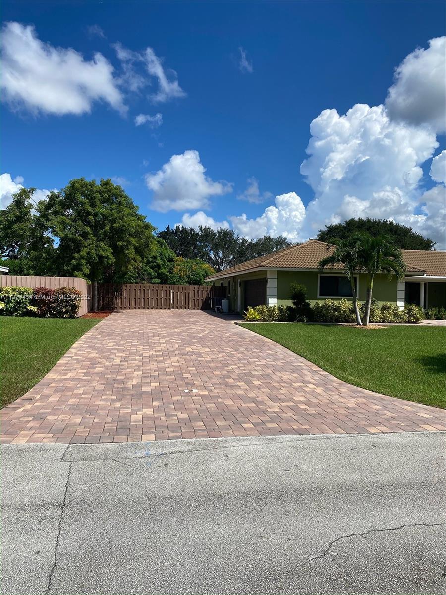 8205 NW 36th Street, Coral Springs FL 33065 photo 2