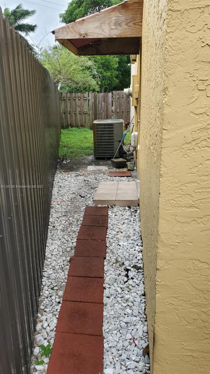 2430 SW 82nd Ter, Miramar FL 33025 photo 2