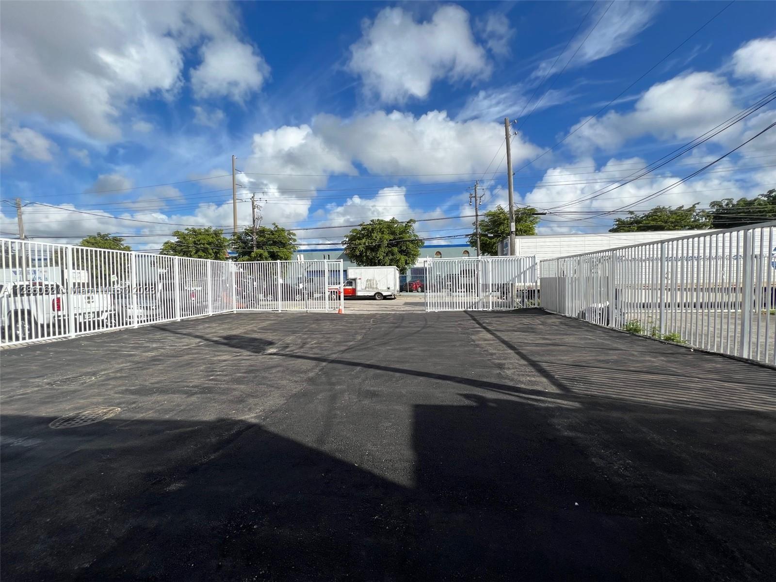 1840 NW 22nd St, Miami FL 33142