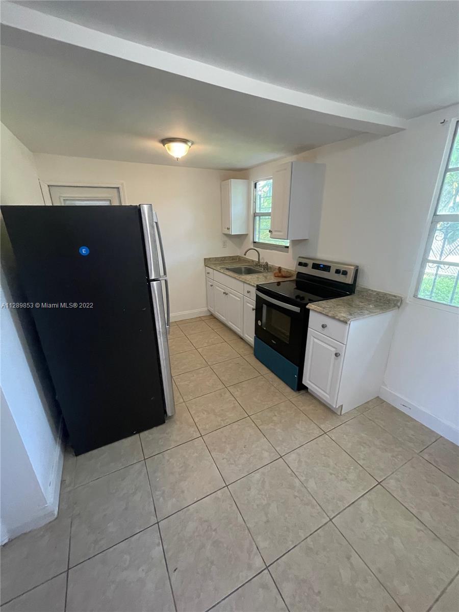 453 SW 19th Rd Rear, Miami FL 33129 photo 2