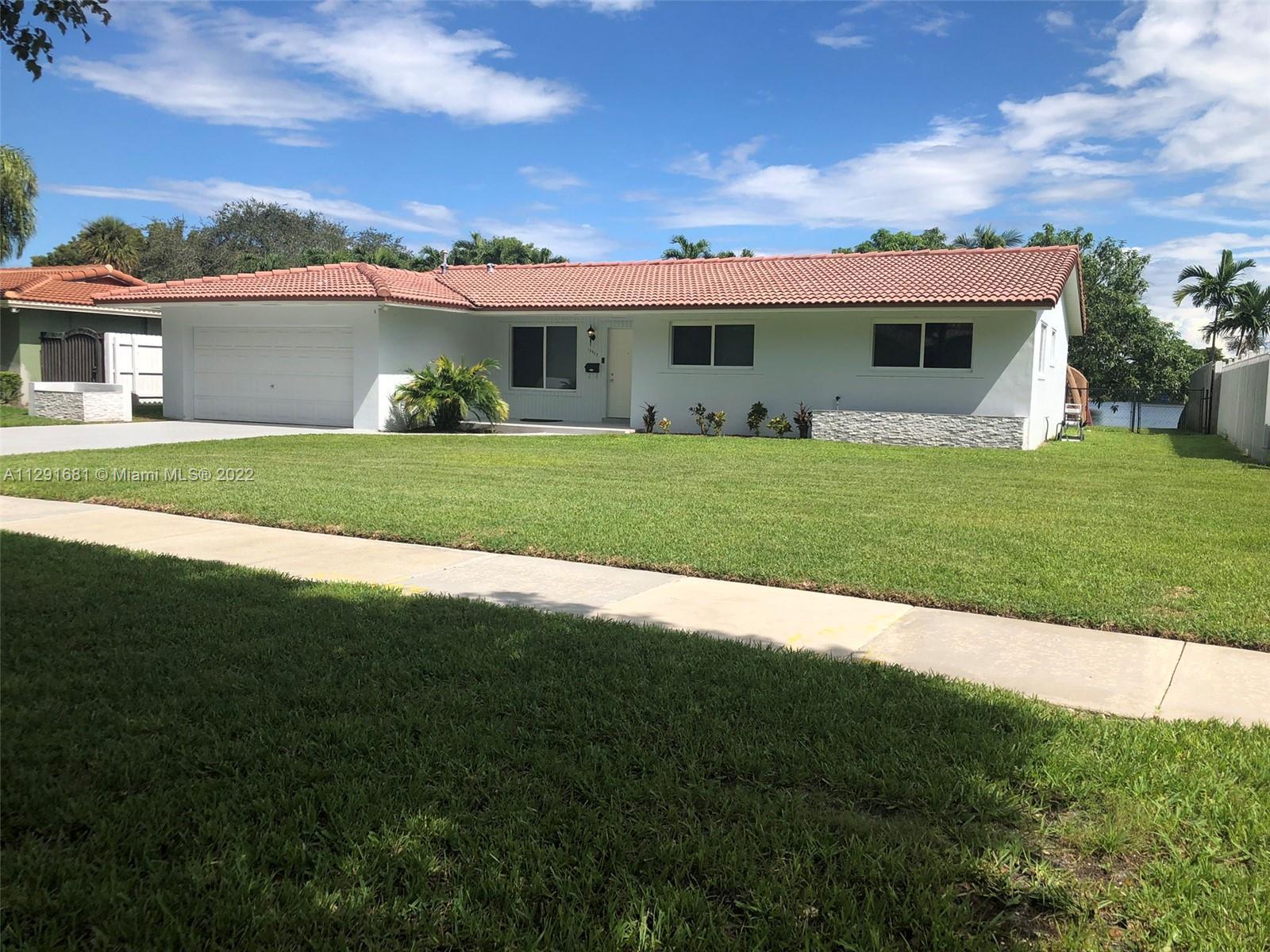 13933 Alamanda Ave, Miami Lakes FL 33014 photo 2