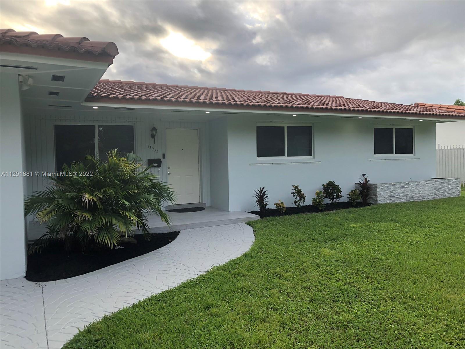 13933 Alamanda Ave, Miami Lakes FL 33014 photo 3