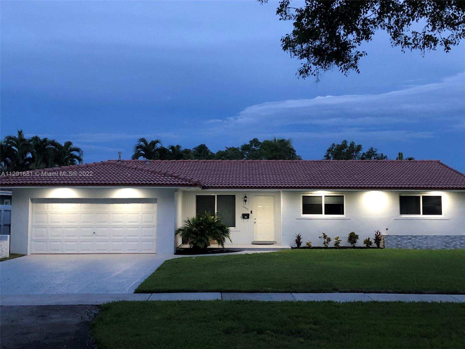 13933 Alamanda Ave, Miami Lakes FL 33014