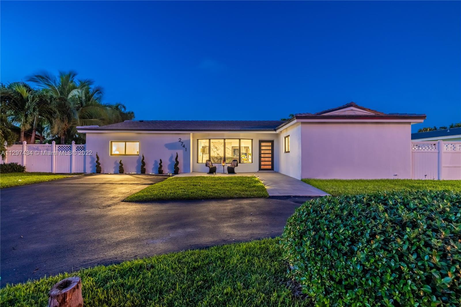 2741 NE 45th St, Lighthouse Point FL 33064