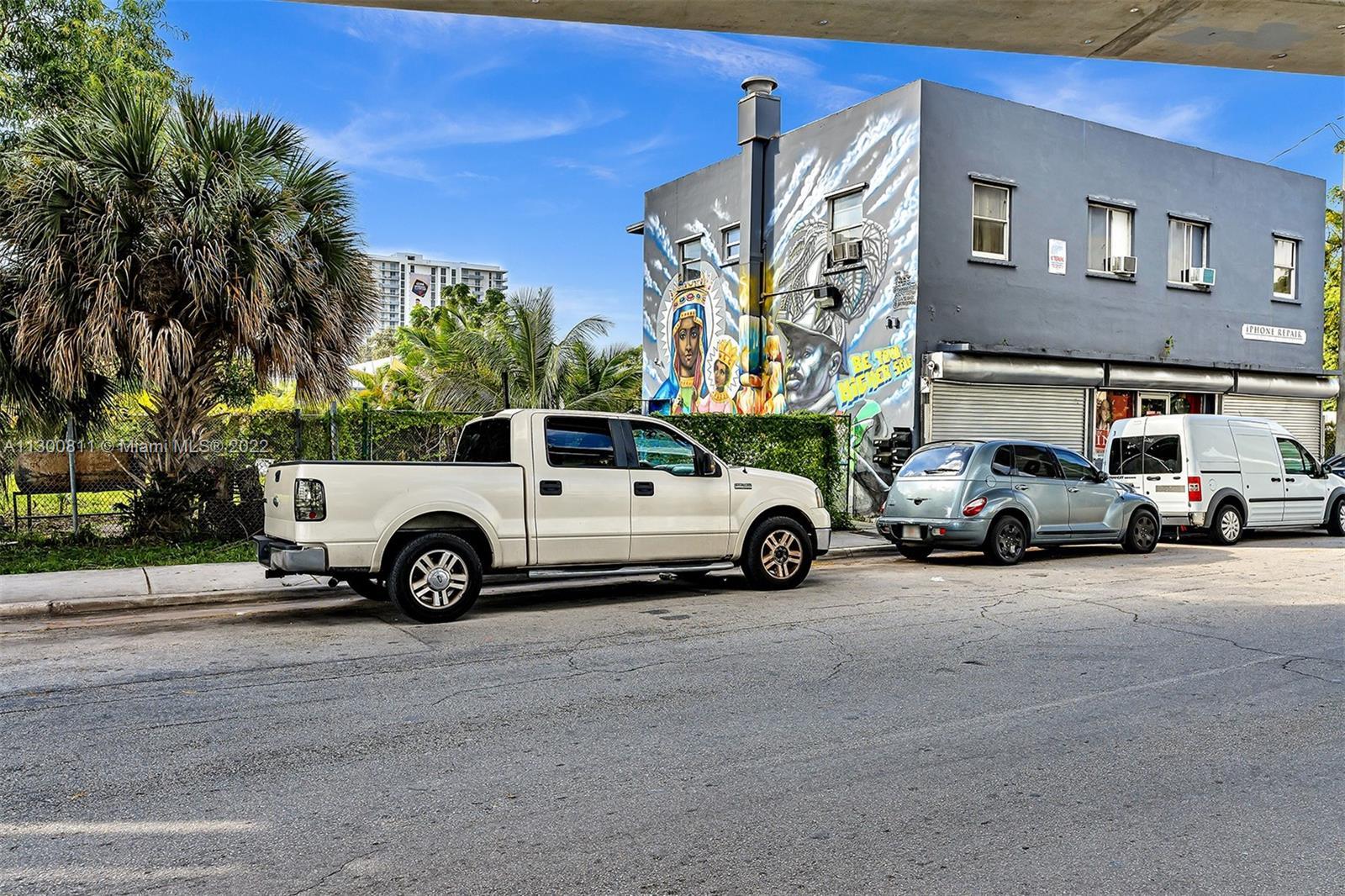 212 NW 11th St, Miami FL 33136 photo 2