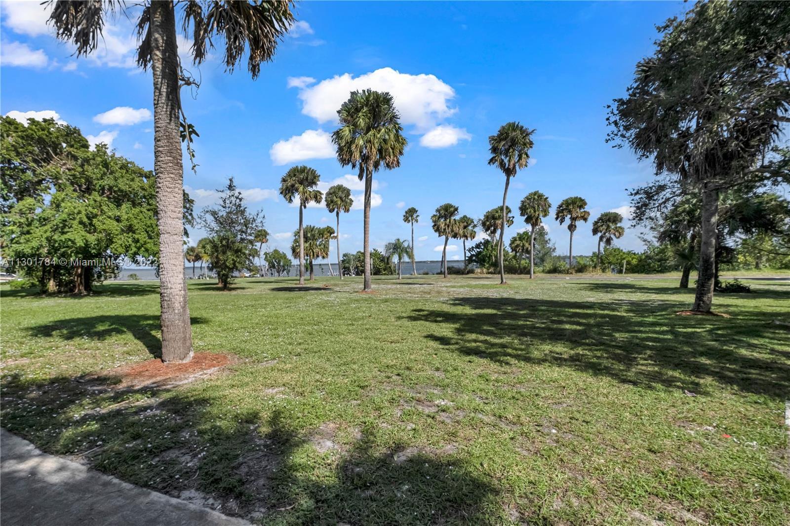 8405 S Indian River Dr, Fort Pierce FL 34982 photo 3