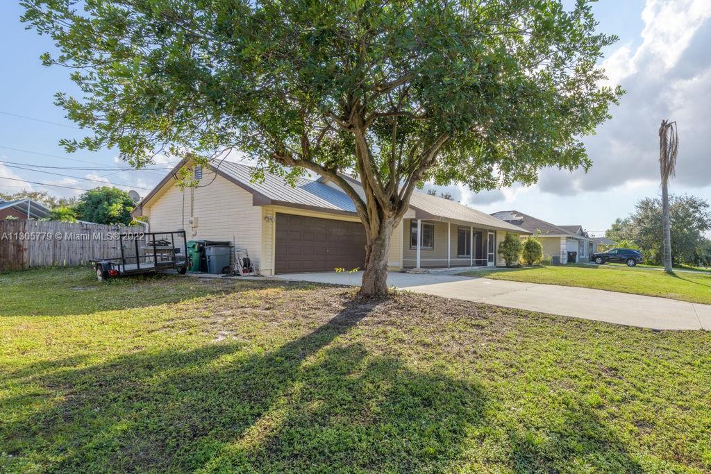438 SW Lairo Ave, Port St. Lucie FL 34953 photo 3