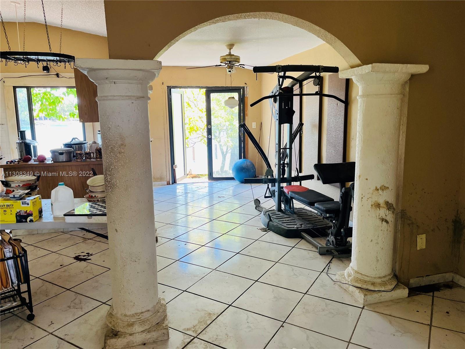 21820 SW 98th Pl, Cutler Bay FL 33190 photo 2