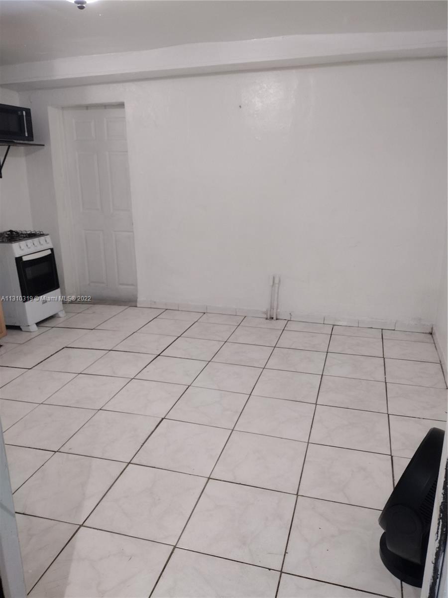 2240 NW 98th St, Miami FL 33147