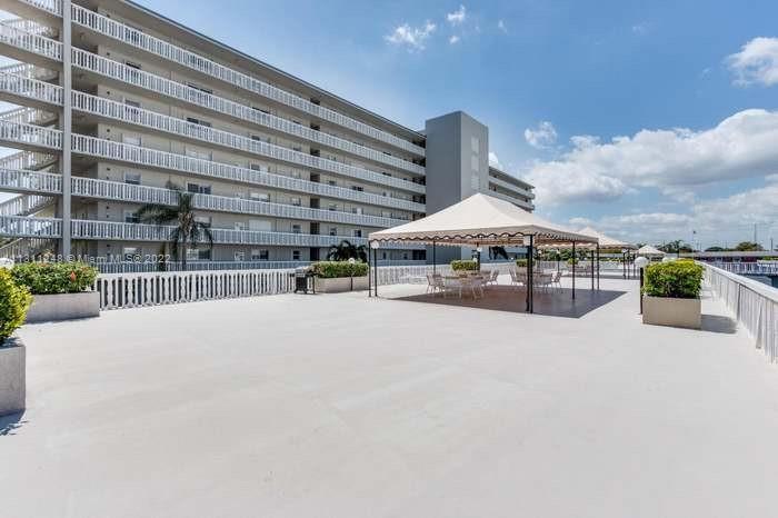 801 Lake Shore Dr # 606, Lake Park FL 33403 photo 2