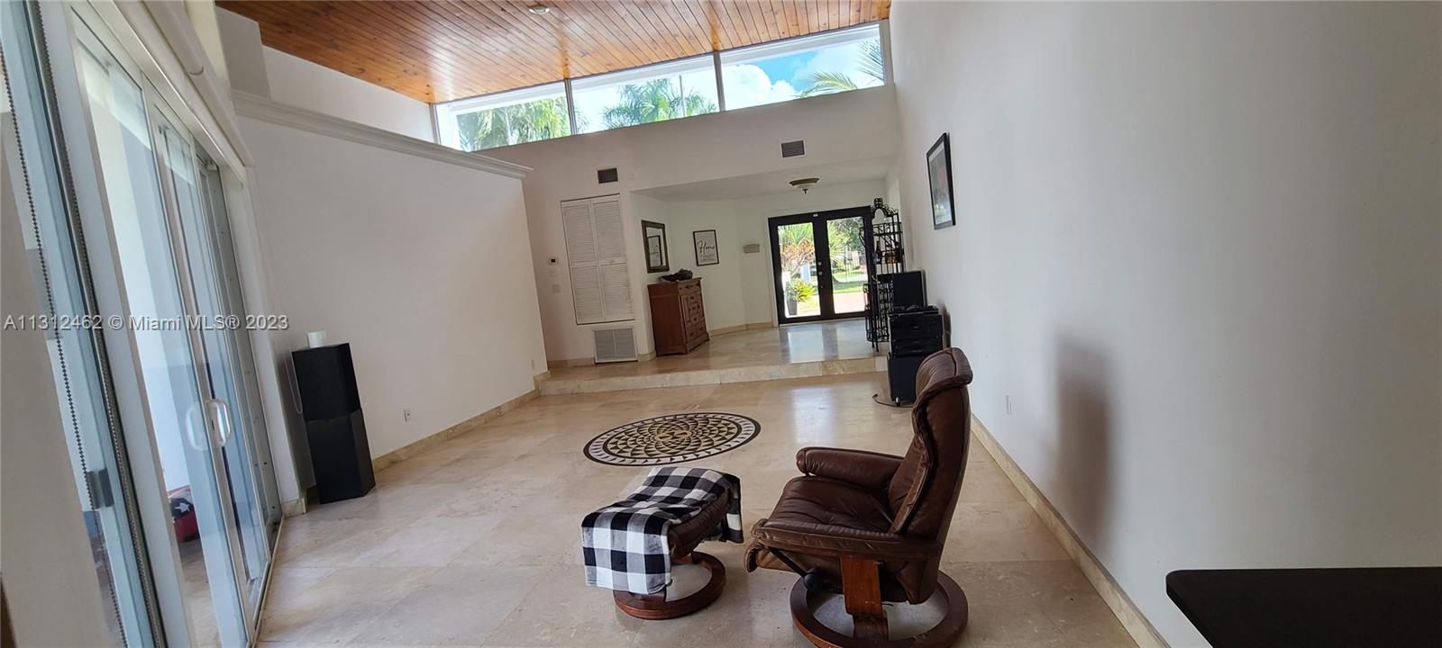 290 NW 125th Ave, Miami FL 33182 photo 2