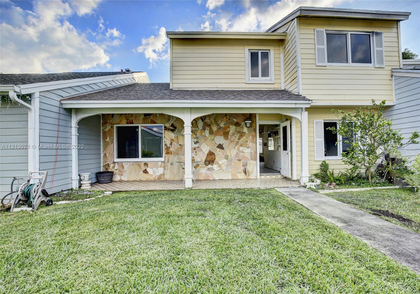 14623 SW 143rd Place Cir, Miami FL 33186