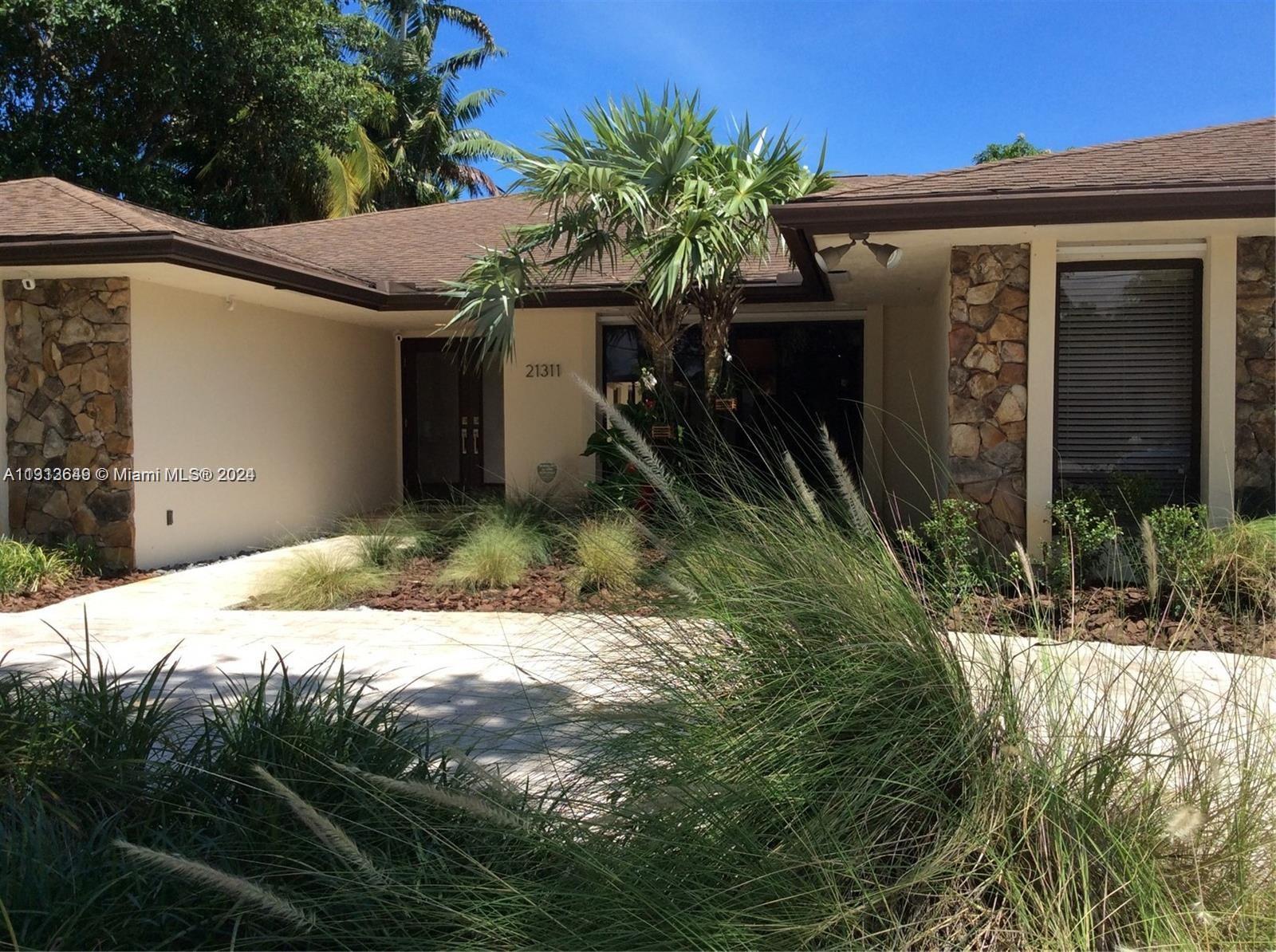21311 NE 23rd Ave, Miami FL 33180 photo 2