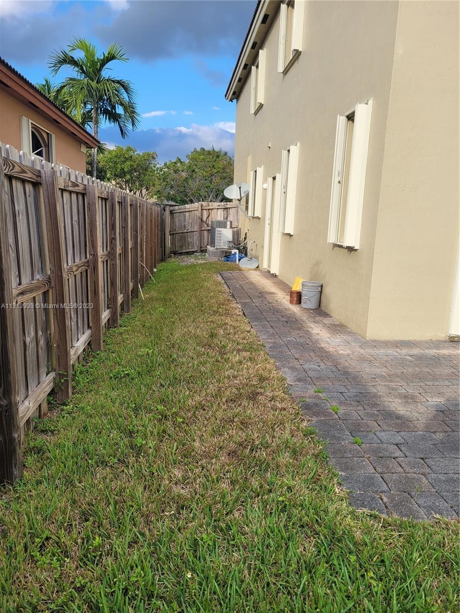 9508 SW 221st Ln, Cutler Bay FL 33190 photo 4
