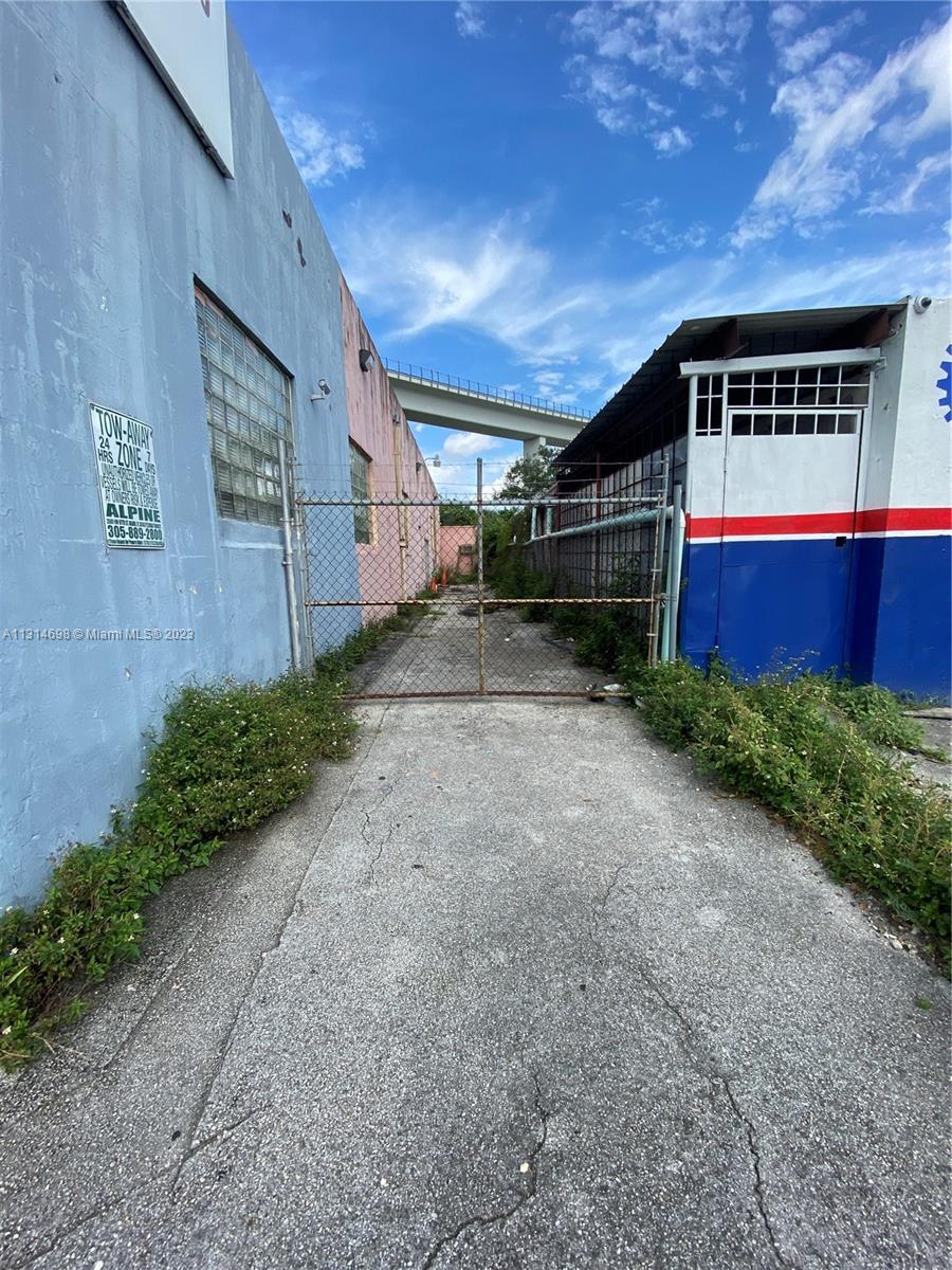 3701 NW 36th St, Miami FL 33142 photo 5