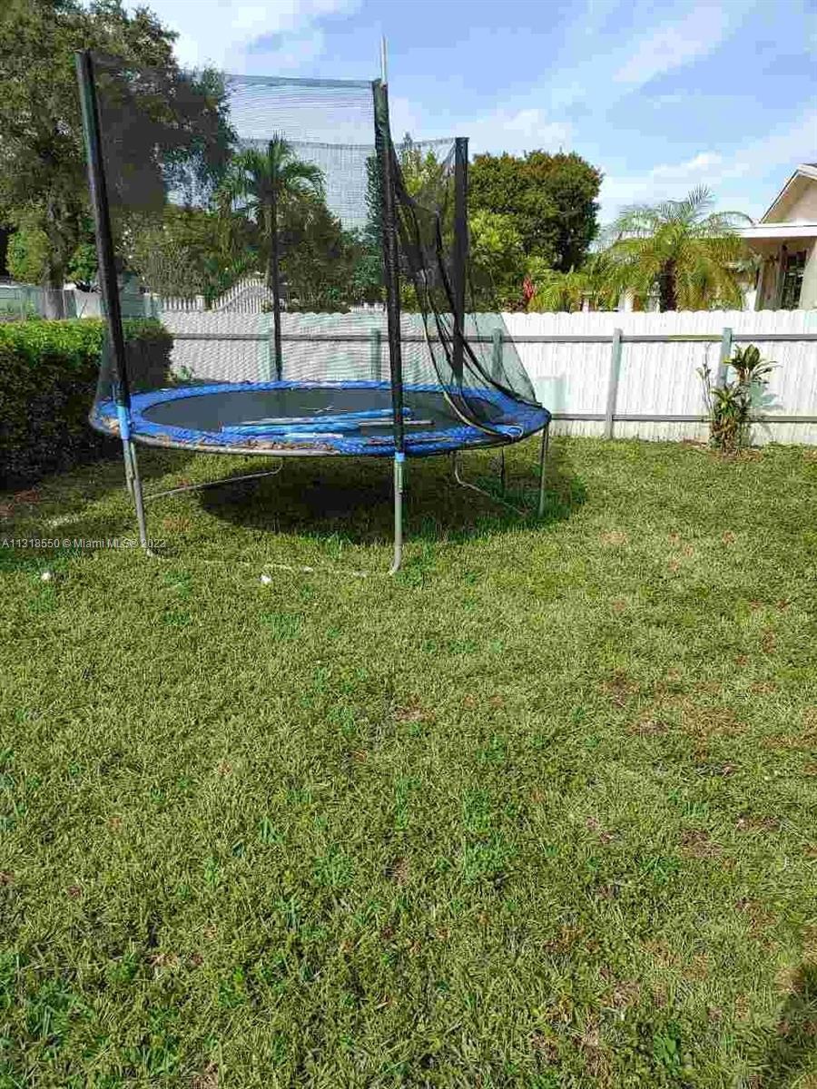 3667 E 2nd Ave, Hialeah FL 33013 photo 2