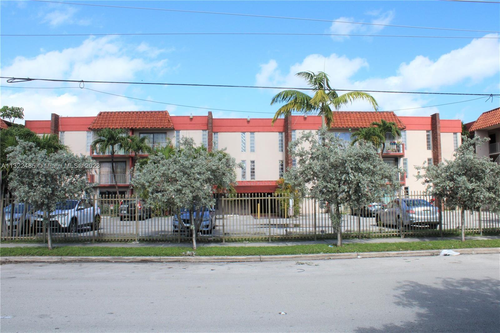 2385 NW 11th St # B21, Miami FL 33125