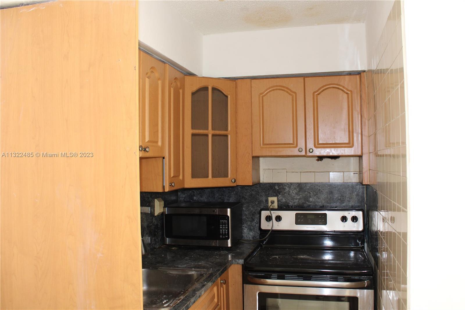 2385 NW 11th St # B21, Miami FL 33125 photo 4