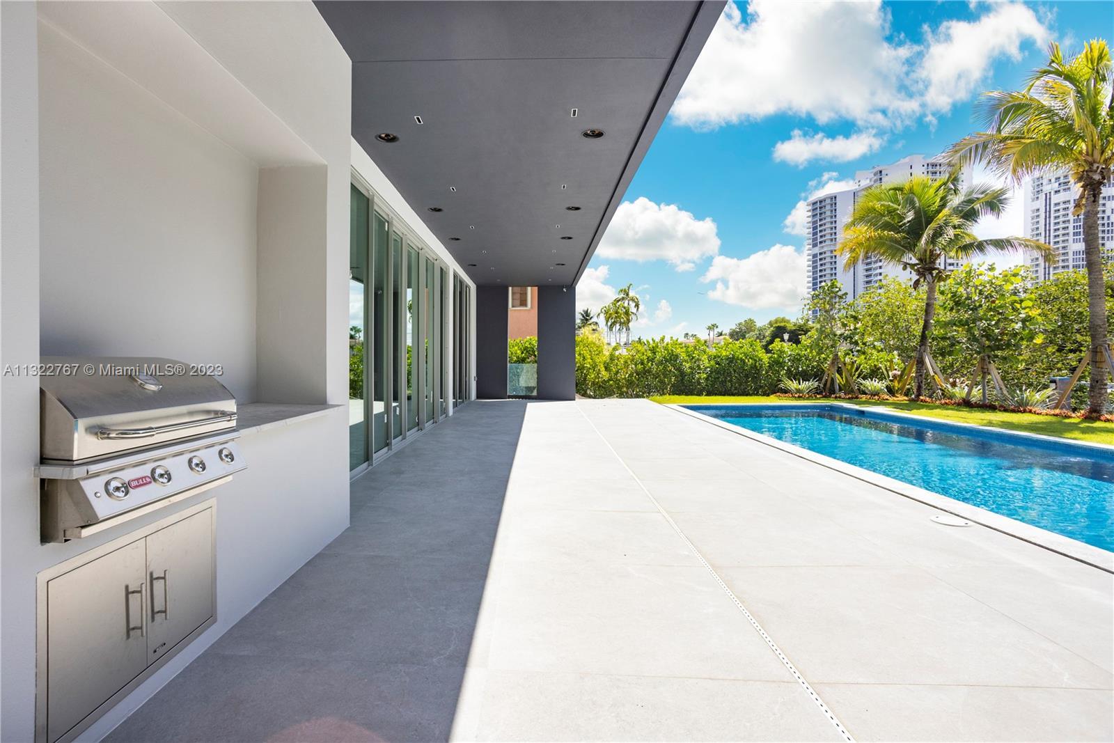 391 Holiday Dr, Hallandale Beach FL 33009 photo 4