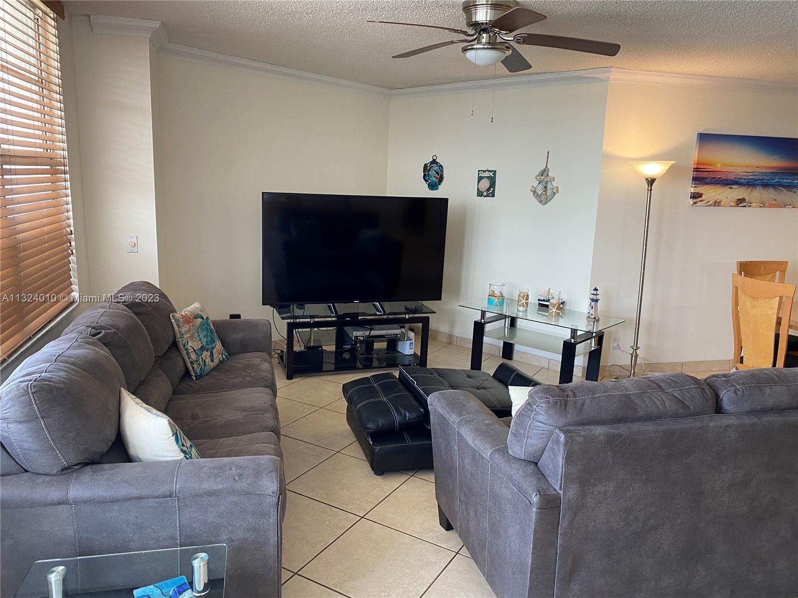 Hollywood, FL 33019 photo 2