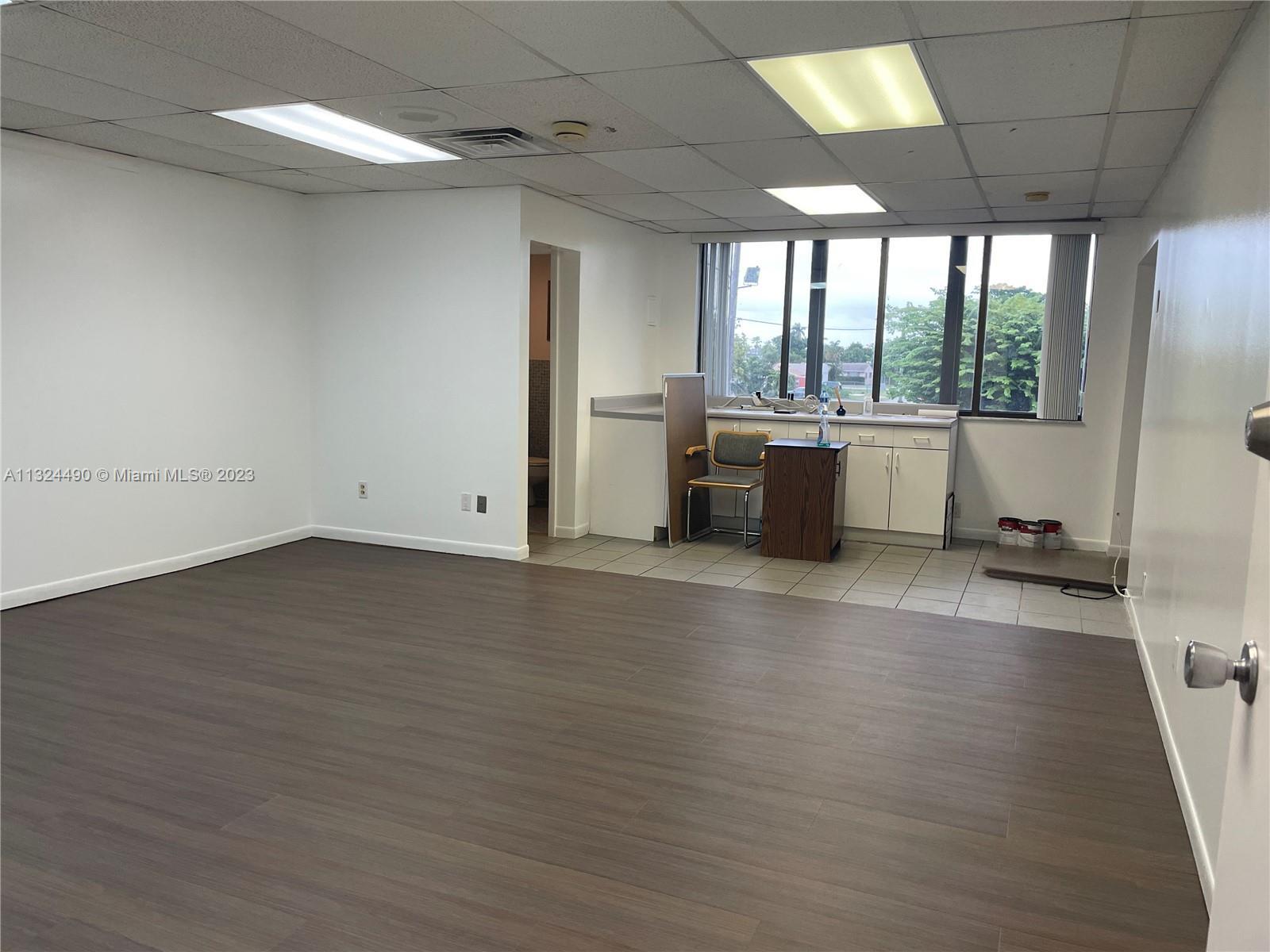 2843 Pembroke Rd, Hollywood FL 33020 photo 4