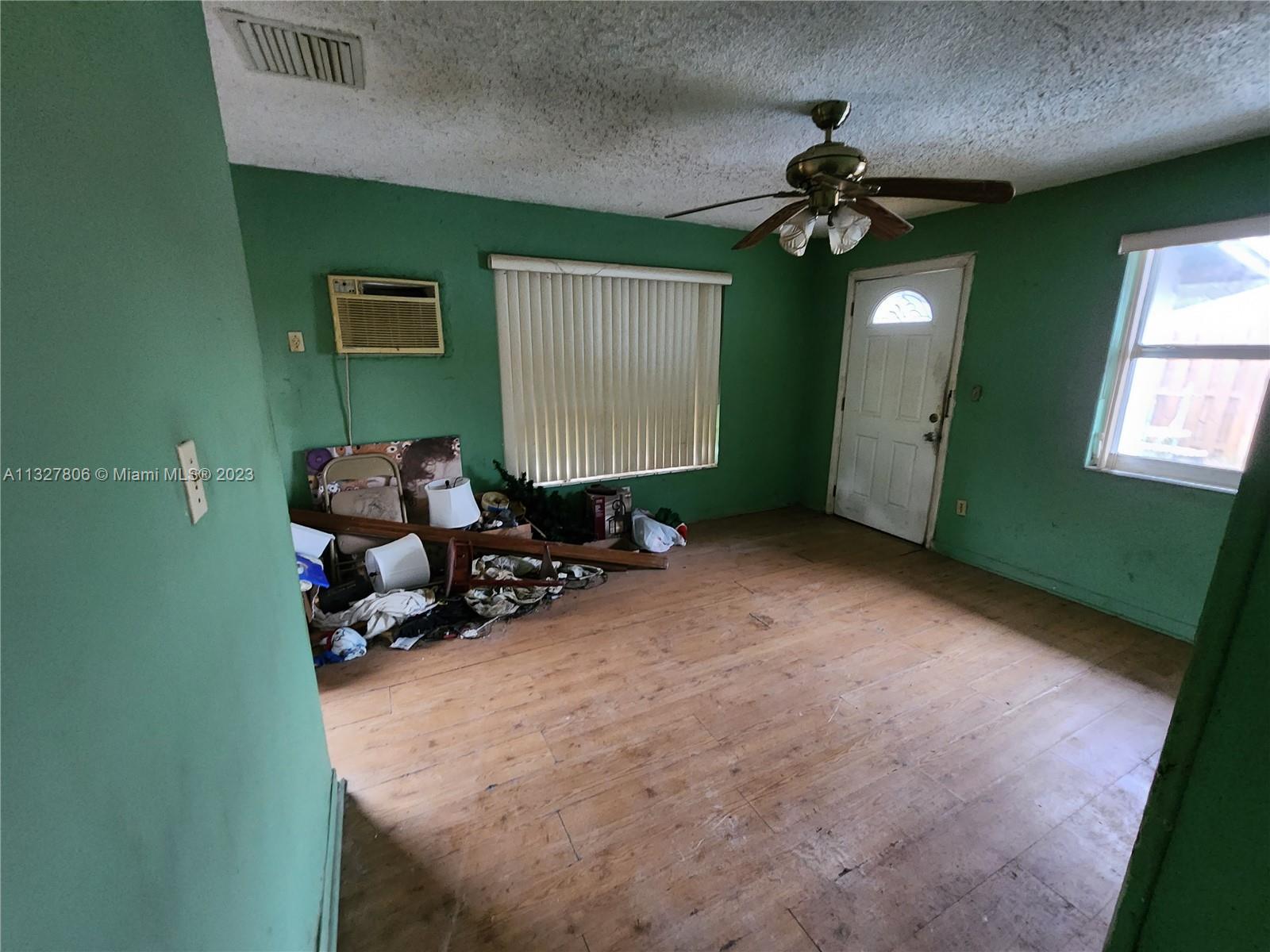 5621 SW 38th Ct, Davie FL 33314 photo 2
