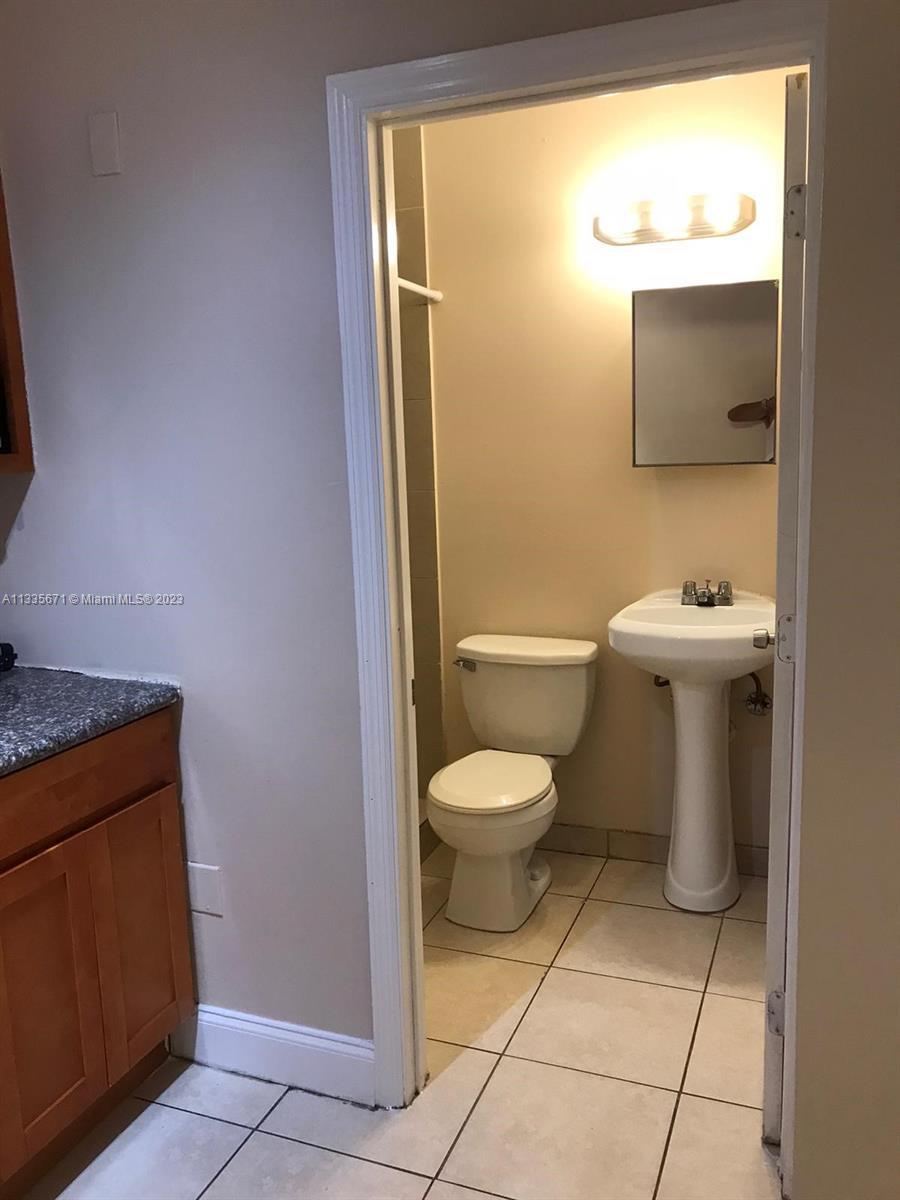 223 NW 12th St # 17, Miami FL 33136 photo 4