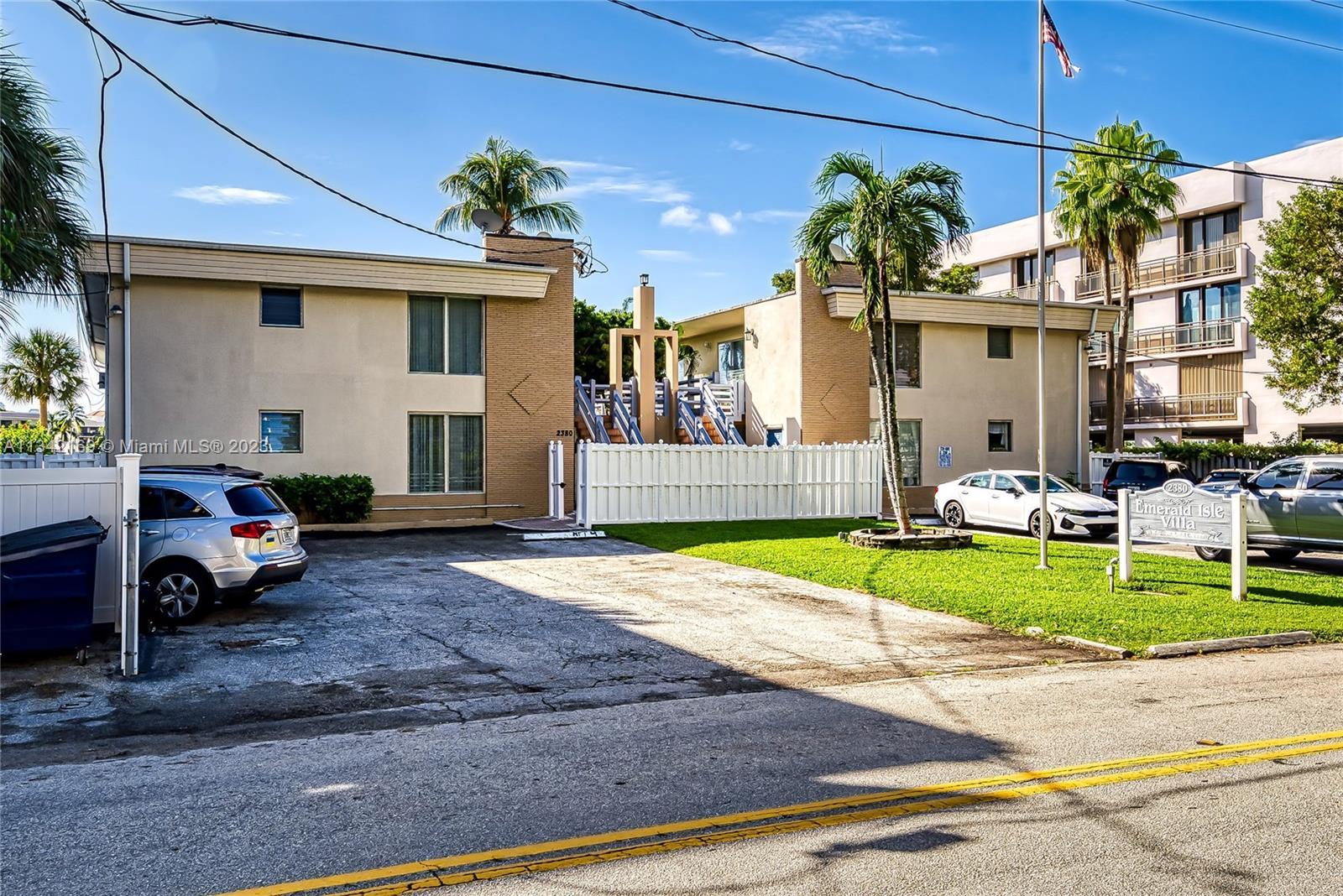 2380 Diana Dr, Hallandale Beach FL 33009 photo 2
