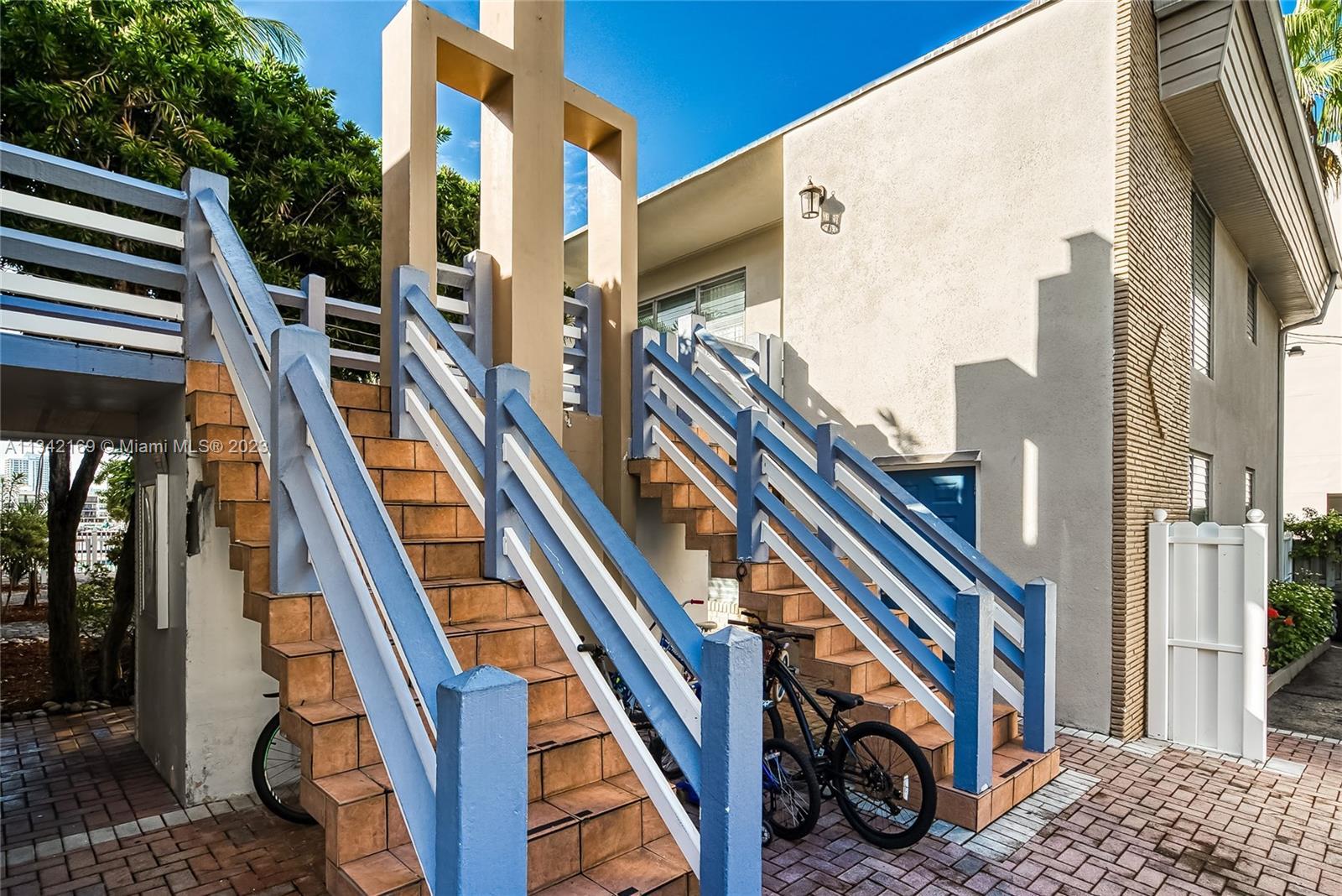 2380 Diana Dr, Hallandale Beach FL 33009 photo 3