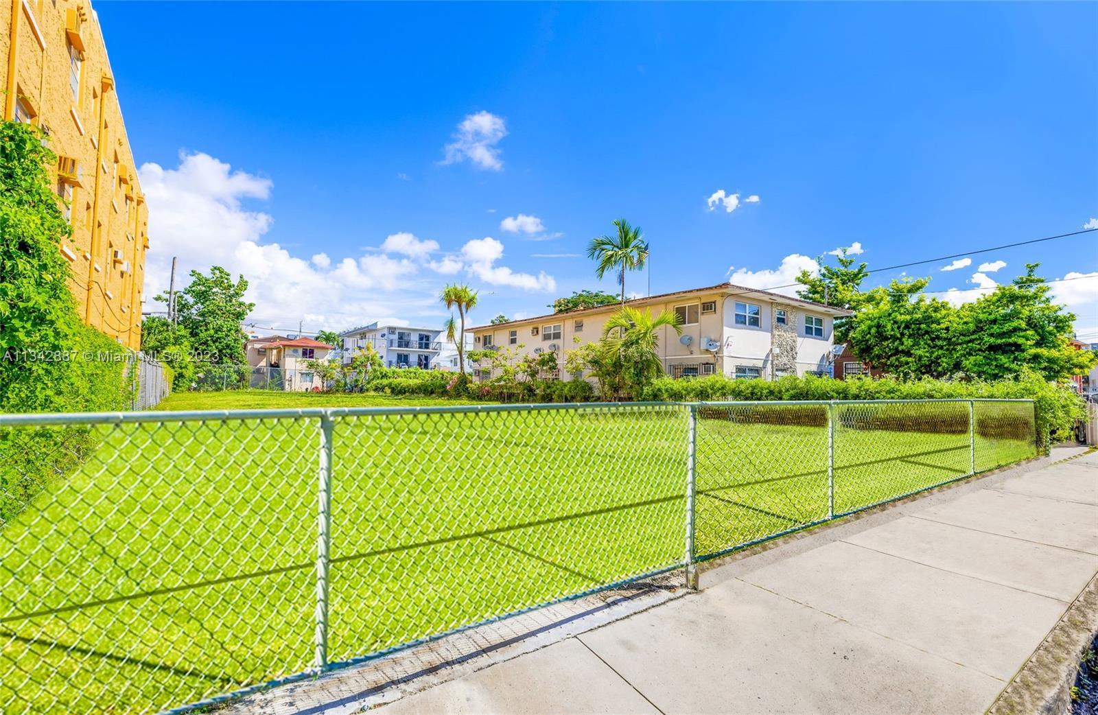 1037 NW 2nd St, Miami FL 33128 photo 3
