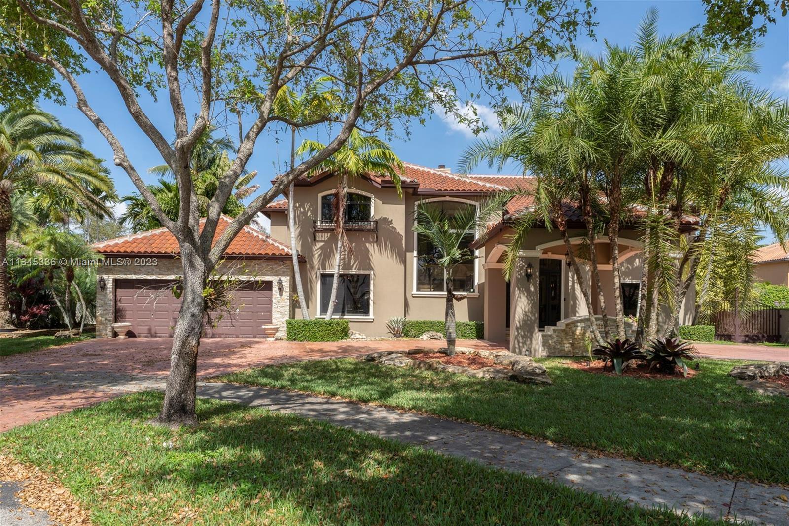 8365 NW 157th Ter, Miami Lakes FL 33016 photo 2