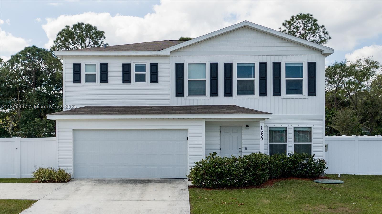 1680 SW Airoso Blvd, Port St. Lucie FL 34984
