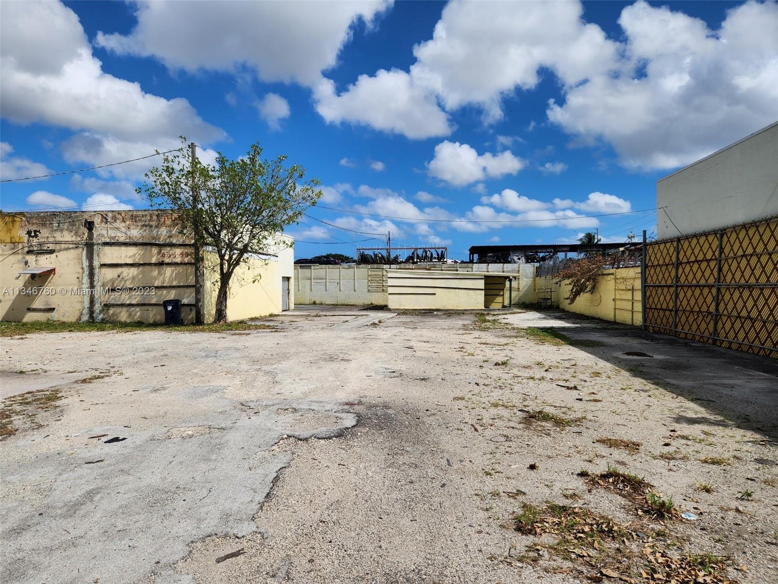 3676 NW 47th St, Miami FL 33142