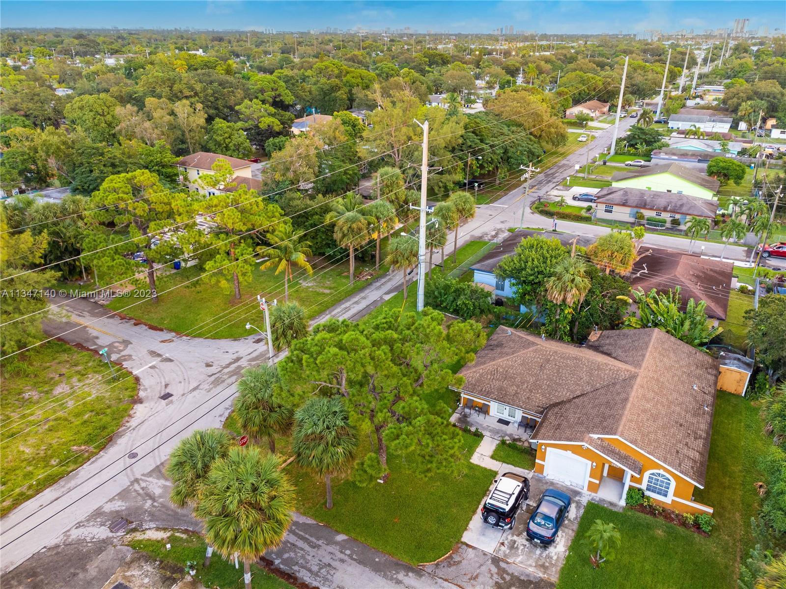 19 Nw Ter, Fort Lauderdale FL 33311 photo 3