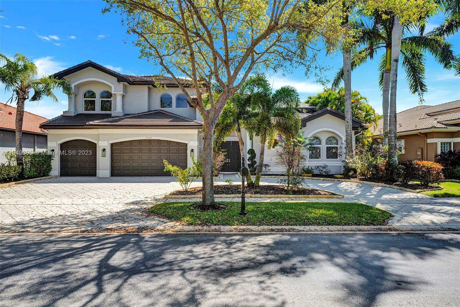 19438 Saturnia Lakes Dr, Boca Raton FL 33498
