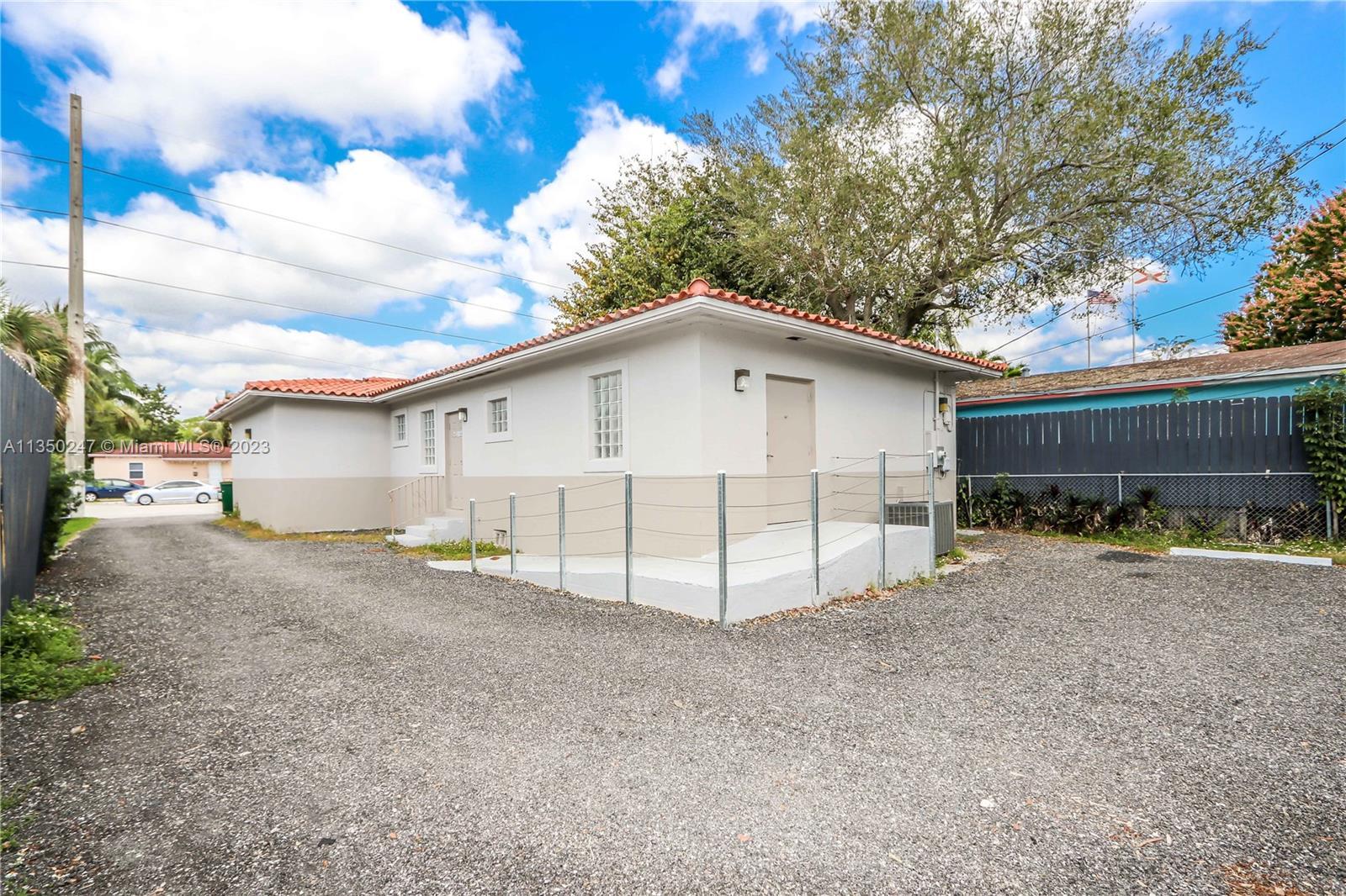 2821 SW 37th Ave, Miami FL 33133 photo 2