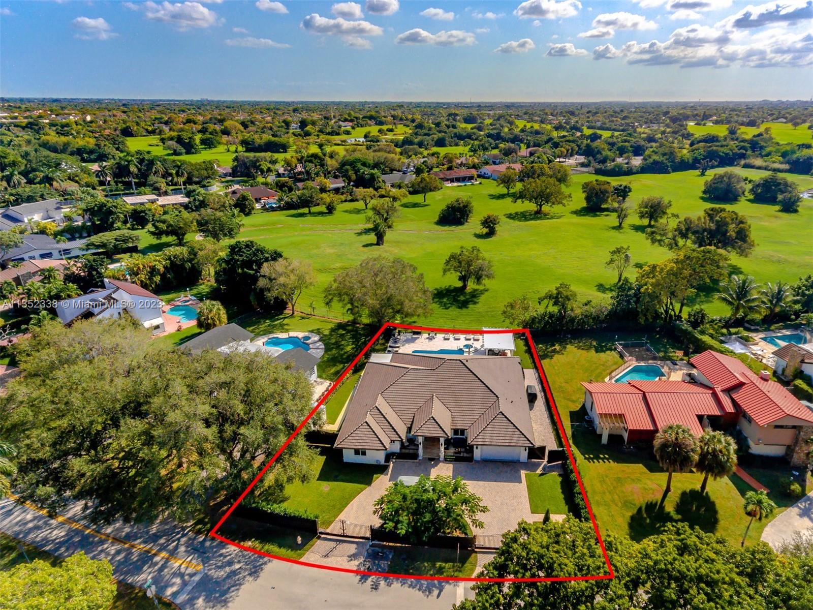 13130 N Calusa Club Dr, Miami FL 33186 photo 2