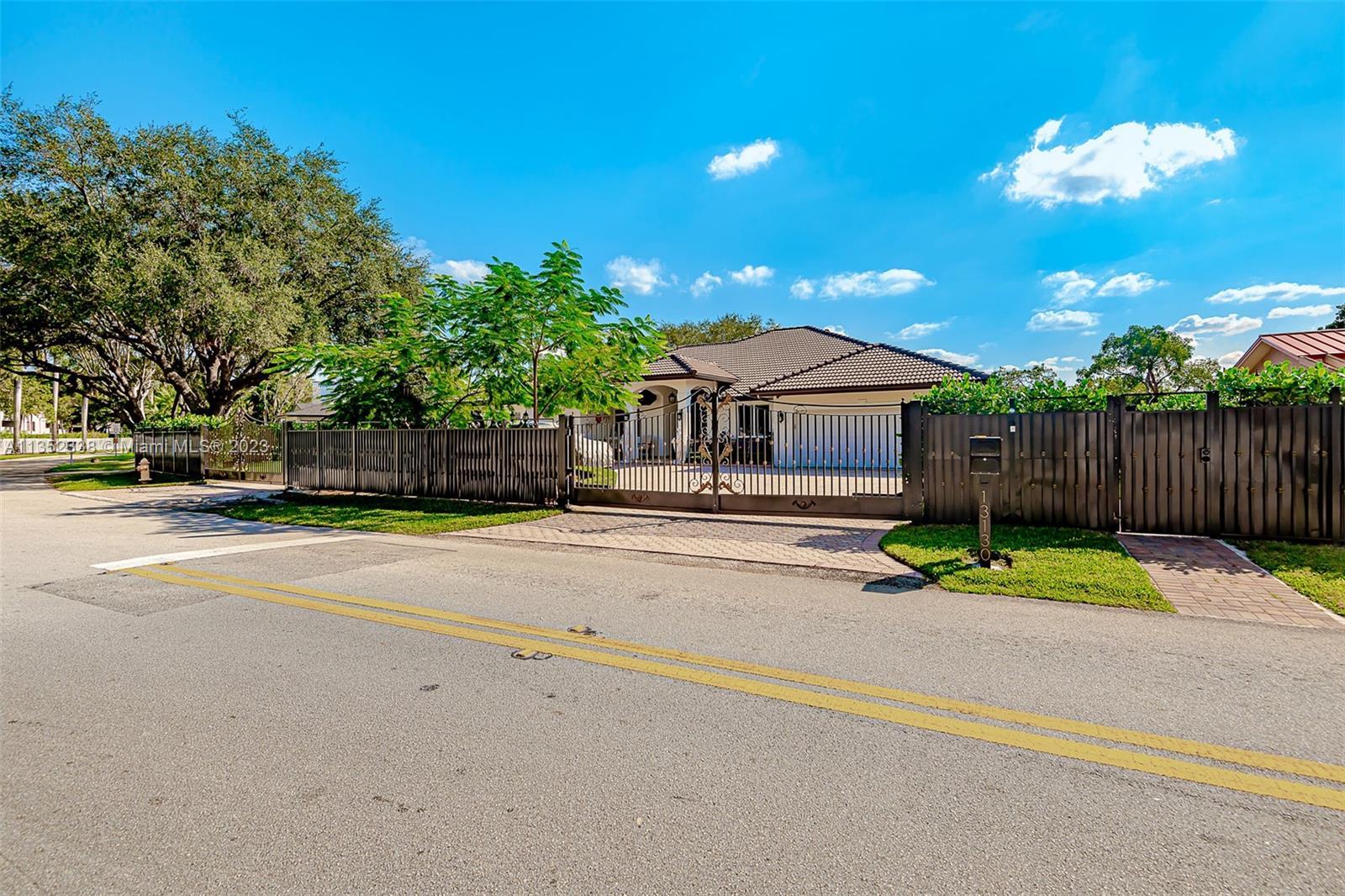 13130 N Calusa Club Dr, Miami FL 33186 photo 3