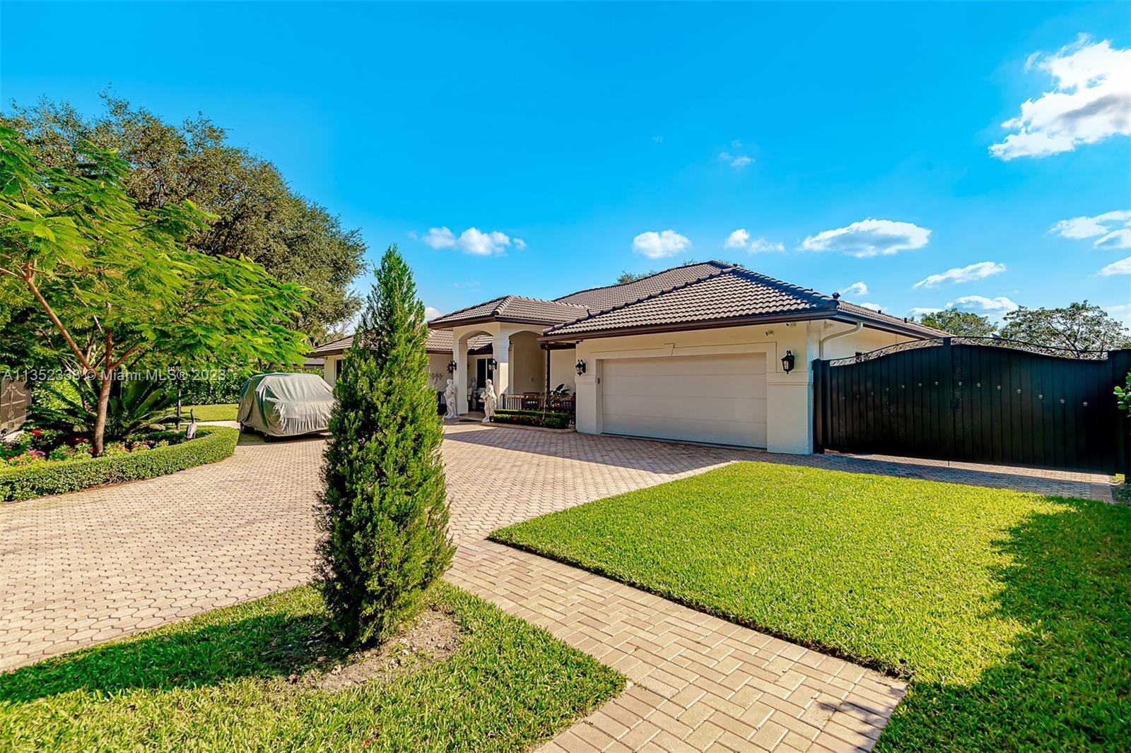 13130 N Calusa Club Dr, Miami FL 33186