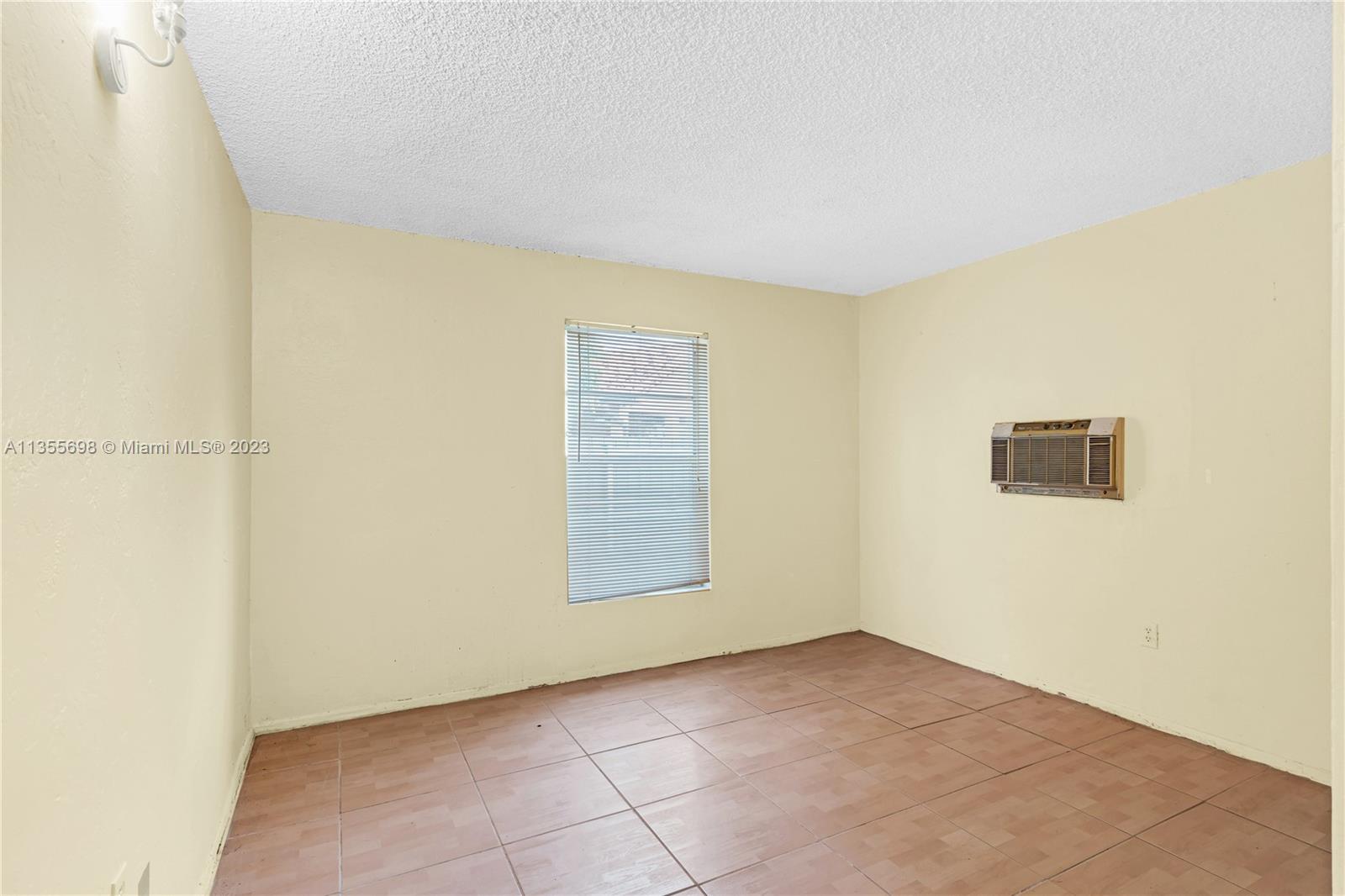 574 E 64th St, Hialeah FL 33013 photo 4
