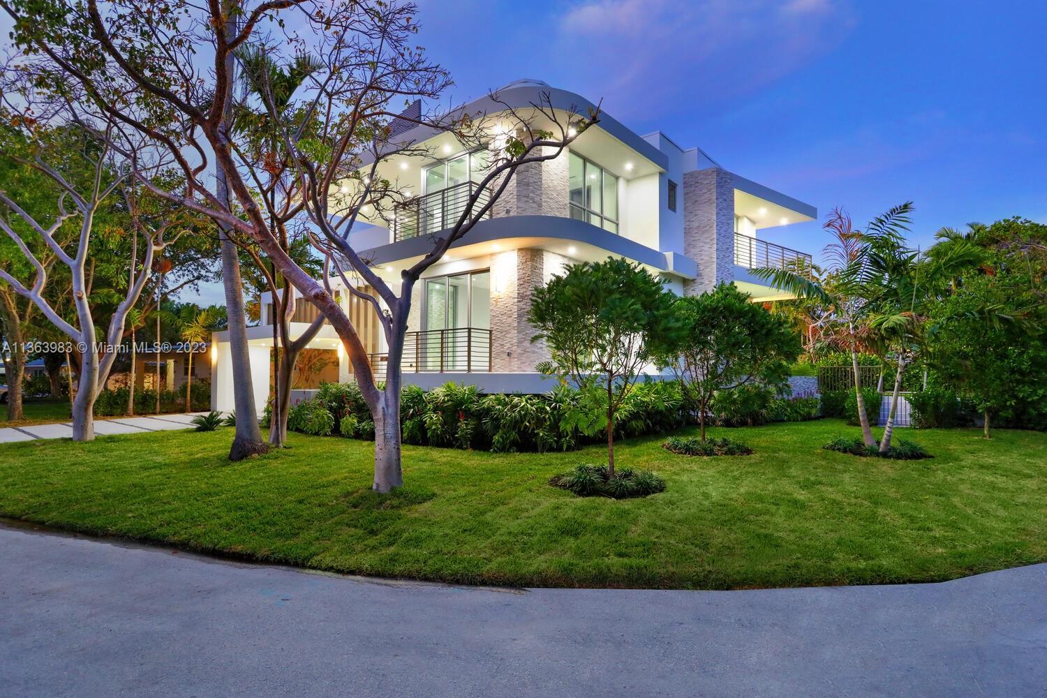 315 Cypress Dr, Key Biscayne FL 33149 photo 2