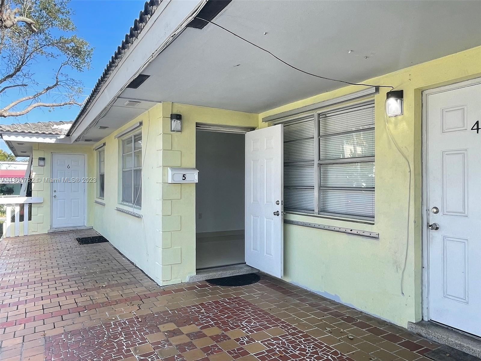 213 SE Park St, Dania Beach FL 33004 photo 3