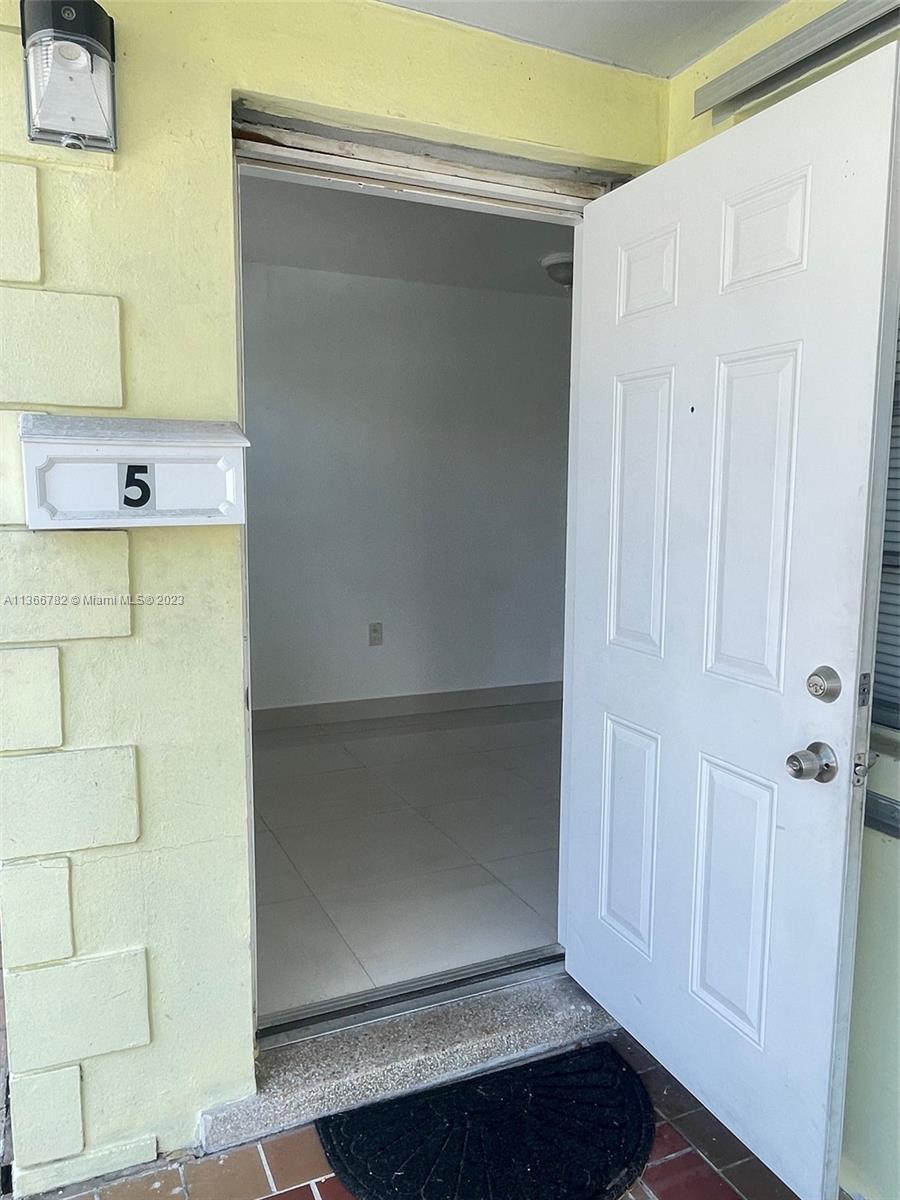 213 SE Park St, Dania Beach FL 33004 photo 4