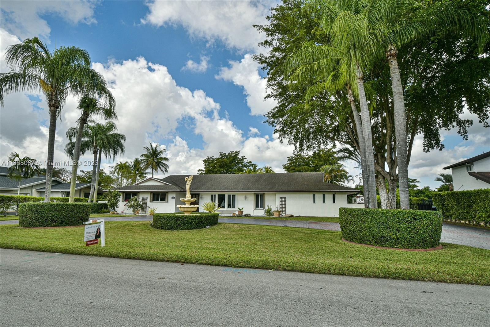 9900 E Calusa Club Drive, Kendall FL 33186 photo 2