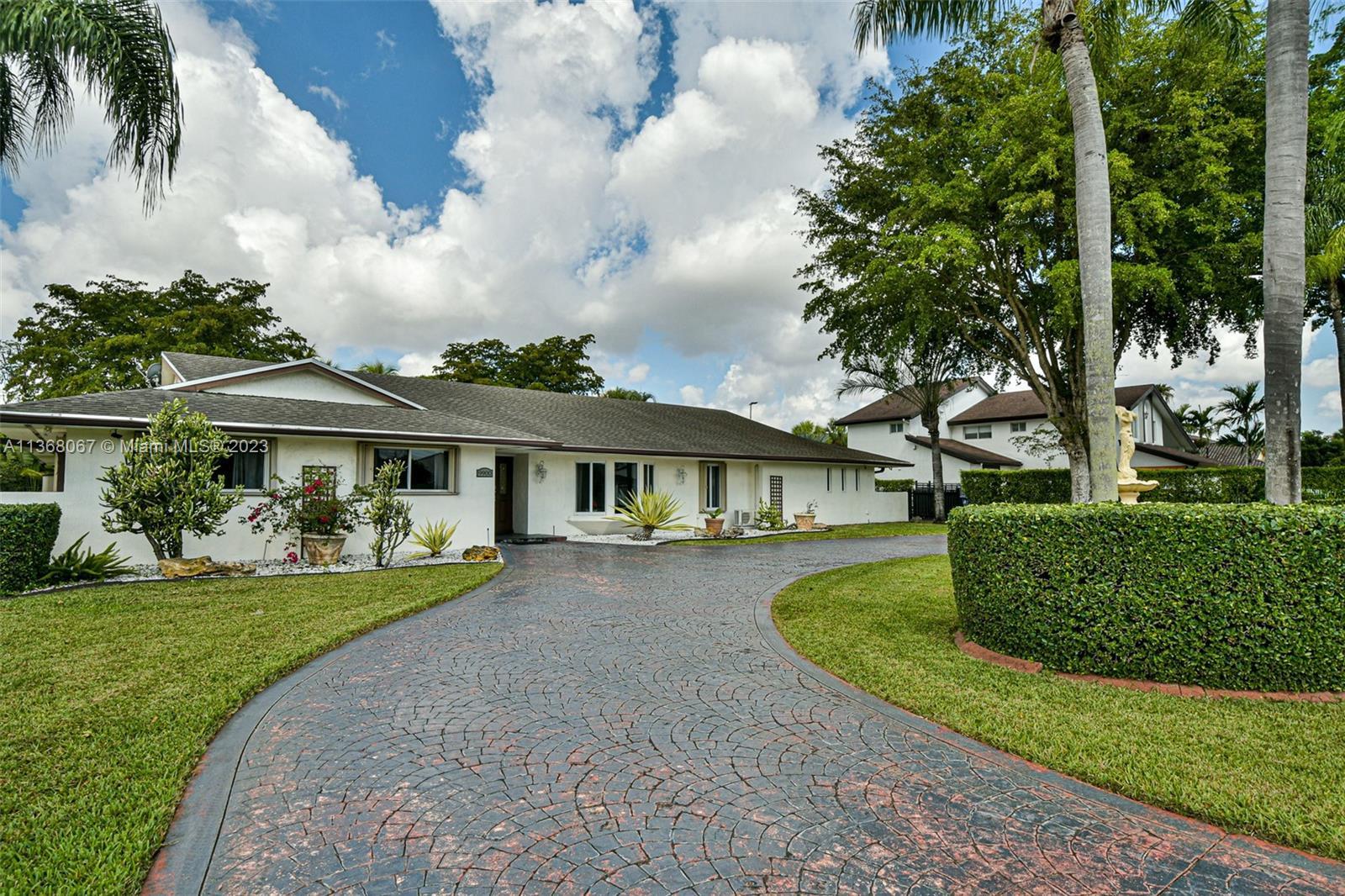 9900 E Calusa Club Drive, Kendall FL 33186 photo 3