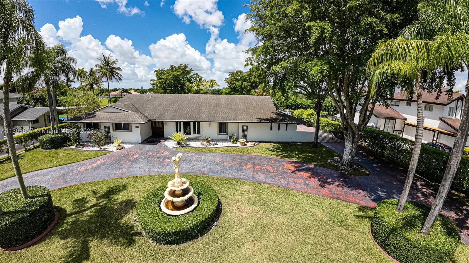 9900 E Calusa Club Drive, Kendall FL 33186 photo 4