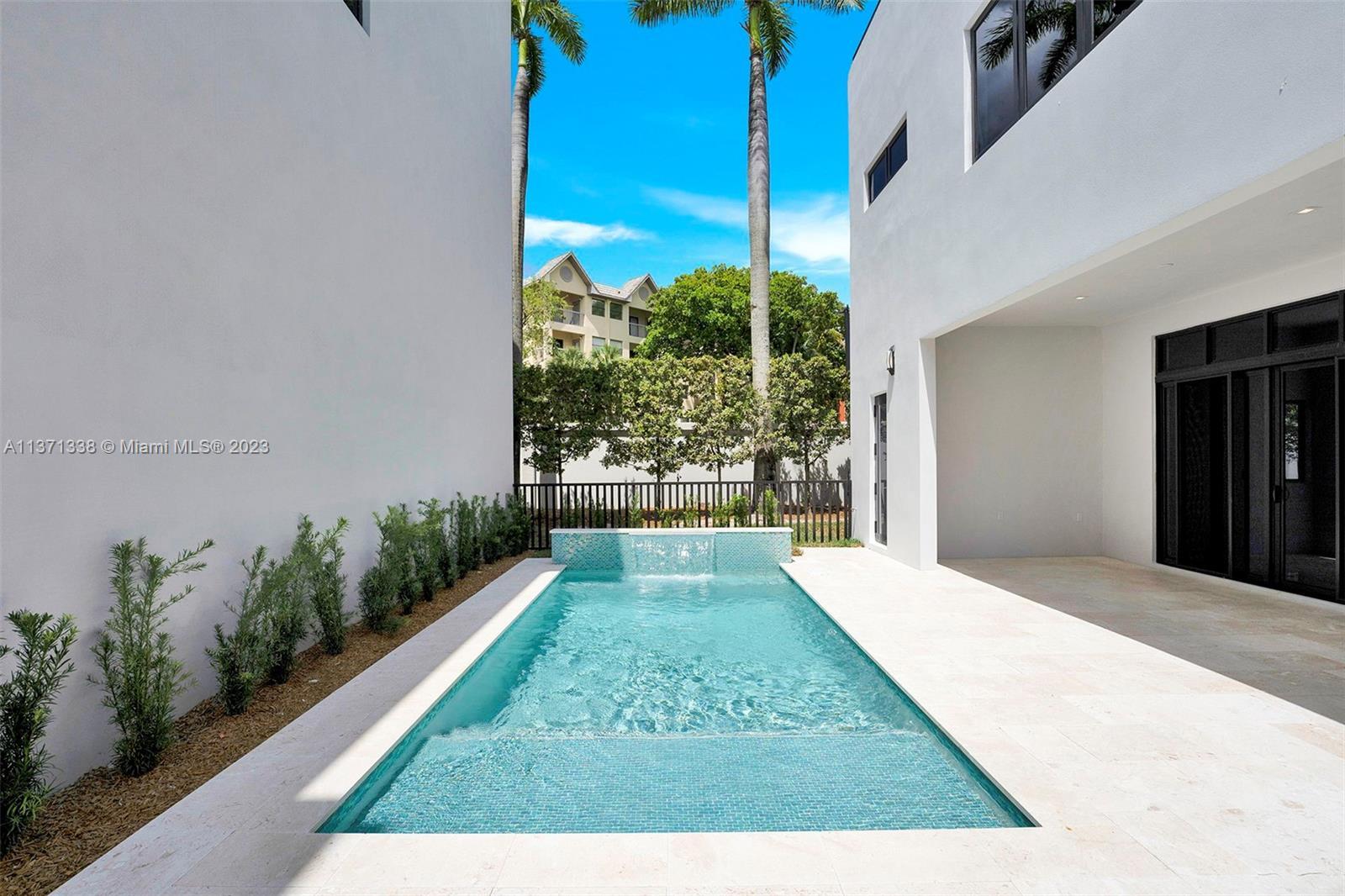 8085 NW 48th Ter, Doral FL 33166 photo 2
