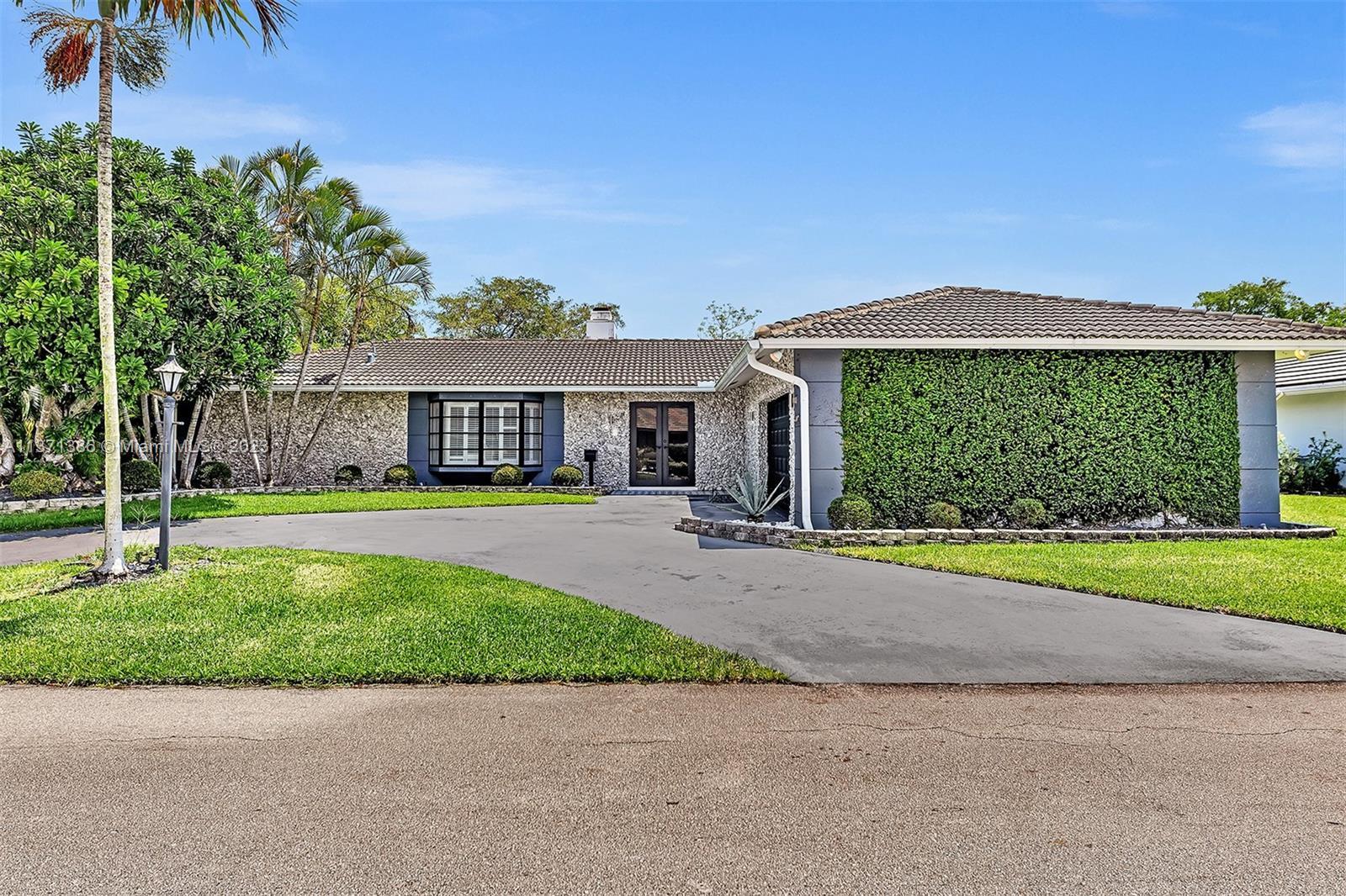 5602 S Travelers Palm Ln, Tamarac FL 33319 photo 2