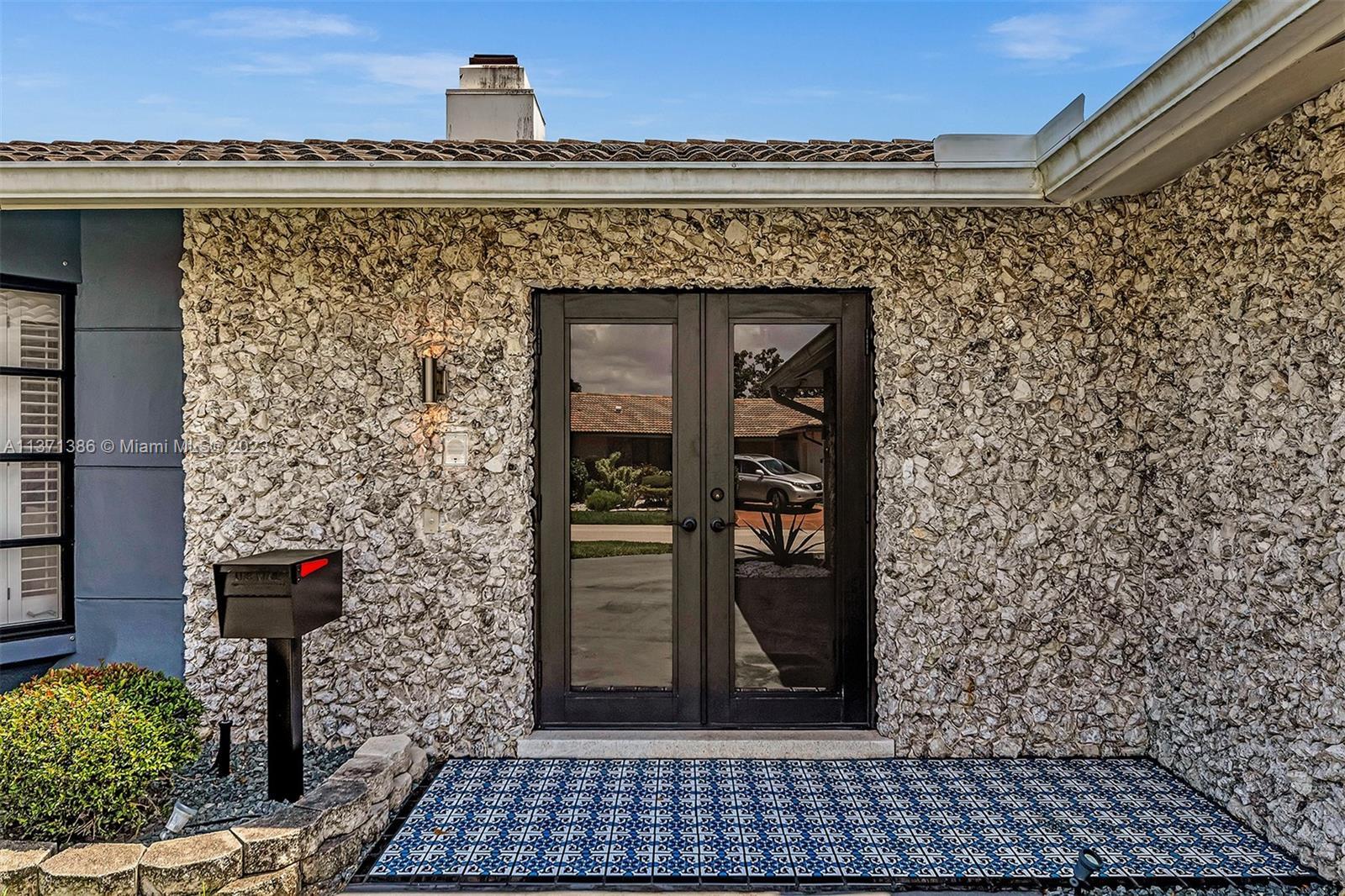 5602 S Travelers Palm Ln, Tamarac FL 33319 photo 4